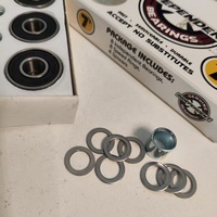 Roulements de skateboard en gros 608C-2RS 608, en alliage noir, à axe intégré, en céramique ZrO2 Si3N4, 8x22x12,6mm