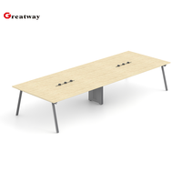 Table de conférence de bureau commerciale, longue table de réunion avec ports de gestion des câbles, plateau en bois