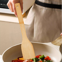 Cuillère en bois de bambou naturel personnalisée de haute qualité Design classique Ustensile de cuisine écologique résistant à la chaleur avec long manche