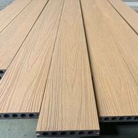 Planches de terrasse en WPC co-extrudées à trous ronds au design esthétique, planches composites extérieures de haute qualité