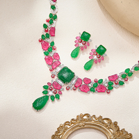 Nouveaux produits d'avril : Collier pour femme en laiton et zircone, style cour, coloris classique, motif en relief 3D sculpté