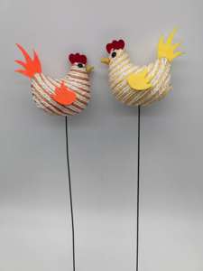 ไก่ตัวเมียขนาด 7 ซม. บนไม้ ไก่เมียสูงรวม 29 ซม. - Product Image 5