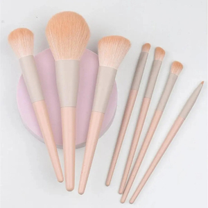 ชุดแปรงแต่งหน้า 8 ชิ้น แบรนด์ส่วนตัว ด้ามไม้สีส้ม ขนแปรงสังเคราะห์วีแกน สำหรับรองพื้น โกนหนวด และเครื่องสำอาง - Product Image 1