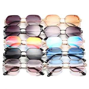 Gafas de Sol Retro Cuadradas Punk de Moda 2025 con Logotipo Personalizado, Lentes Degradadas UV400, Gafas de Sol Steampunk de Aleación para Hombre y Mujer - Product Image 3