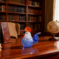 Ornement de mascotte de coq en verre moderne et écologique, figurine animale unique avec corps en verre texturé et décoration artistique en plumes