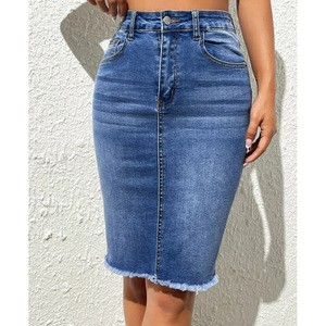Jupe midi en jean avec taille haute élastiquée et bords polis, jupe décontractée et confortable pour femme - Product Image 3