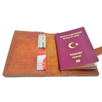 Porte-passeport personnalisé en cuir véritable fait main de luxe avec fermeture à boucle, logo personnalisé et multi-usages - Marque SAKANU