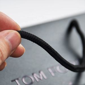 Sacchetti di Carta di Lusso con Manici, Logo Nero in Rilievo, per Packaging di Marchi di Gioielleria - Product Image 5