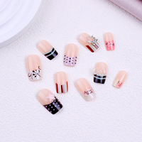 Faux ongles à porter, longueur moyenne, rectangulaires, à rayures et pois, avec étoile à cinq branches et nœud, style Y2K