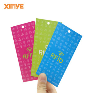 <span class=keywords><strong>NFC</strong></span> nhãn cho quần áo QR in mã RFID Tag UHF RFID treo Tag cho hàng tồn kho may mặc kiểm soát truy cập thẻ - Product Image 1