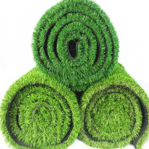 Pavimentazione in erba finta per esterni in erba artificiale dall'aspetto naturale a quattro toni che mette un prato artificiale verde