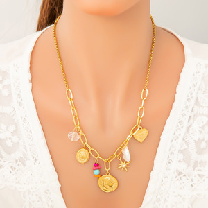 Collar con colgante de estrella y corazón chapado en oro estilo europeo con cadena de clavícula y perla, joyería de moda para mujer. - Product Image 1