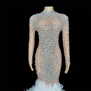 Vestido de noche transparente de lujo con <span class=keywords><strong>plumas</strong></span> de cristal para mujer, vestido largo Sexy de sirena de manga larga para fiesta de boda - Product Image 4