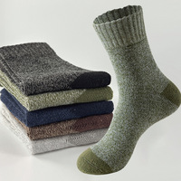 Chaussettes longues décontractées pour hommes Hiver Automne Chaussettes de sport fines filetées à blocs de couleurs absorbant la sueur et respirantes