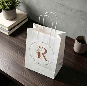 ถุงกระดาษคราฟท์สำหรับช้อปปิ้ง บรรจุภัณฑ์เสื้อผ้า ถุงกระดาษคราฟท์สีน้ำตาลสำหรับใส่ของขวัญ พร้อมโลโก้ของคุณเอง - Product Image 2