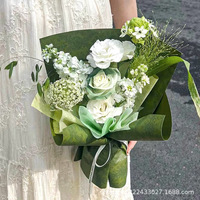 Papier d'emballage floral vintage de style baroque rétro, feuilles imprimées de bouquets de fleurs pour fleuristes, emballage cadeau en gros