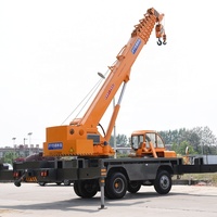 Camion-grue mobile SITONG de 16 tonnes de capacité de levage avec flèche télescopique droite et vérin hydraulique Liyuan à couple élevé