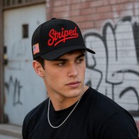 Cappellino da Baseball Premium Personalizzato con Logo, Ricamo 3D a Rilievo, Corona Crema, Visiera Blu Navy, Doppio Tono, Visiera Curva, Patch Bandiera USA a Foglia
