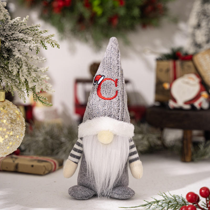 Lettre tricoté chapeau nain c