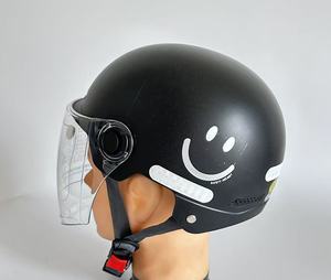 Nouveau <span class=keywords><strong>casque</strong></span> rabattable en ABS avec motif visage souriant, visière transparente, <span class=keywords><strong>bande</strong></span> réfléchissante, doublure en pur coton pour les cyclistes de vélos électriques/cyclomoteurs - Product Image 6