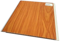 Muestras gratis ignífugo impermeable ducha PVC lengüeta y ranura panel de techo fuerte enclavamiento paneles de techo Pared de pvc madera