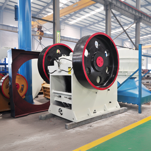 Concasseur d'alligator professionnel, équipement de concassage de pierres robuste pour l'industrie minière et de la construction - Product Image 1