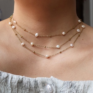 สร้อยคอโซ่ไข่มุกเทียมทรงเรขาคณิตชุบทองสไตล์เกาหลีสำหรับผู้หญิง ดีไซน์หลากหลายรูปแบบการสวมใส่ - Product Image 1