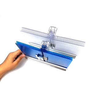 <span class=keywords><strong>Plaque</strong></span> alvéolaire en <span class=keywords><strong>polycarbonate</strong></span> multicouche personnalisée 10mm <span class=keywords><strong>12mm</strong></span> avec revêtement UV durable et verrouillage en U pour système de toiture - Product Image 3