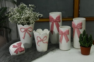 Franse stijl keramische boogvaas voor bloemstukken in de slaapkamer of aan de eettafel, geschikt voor gedroogde bloemen. - Product Image 6