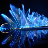 Fontaine de jardin relaxante à l'extérieur avec pompe submersible Spectacle aquatique pour des moments confortables
