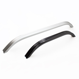 Manija de aluminio para gabinete L48 400mm Negro Plata Diseño Minimalista para Armario y Zapatero - Product Image 1