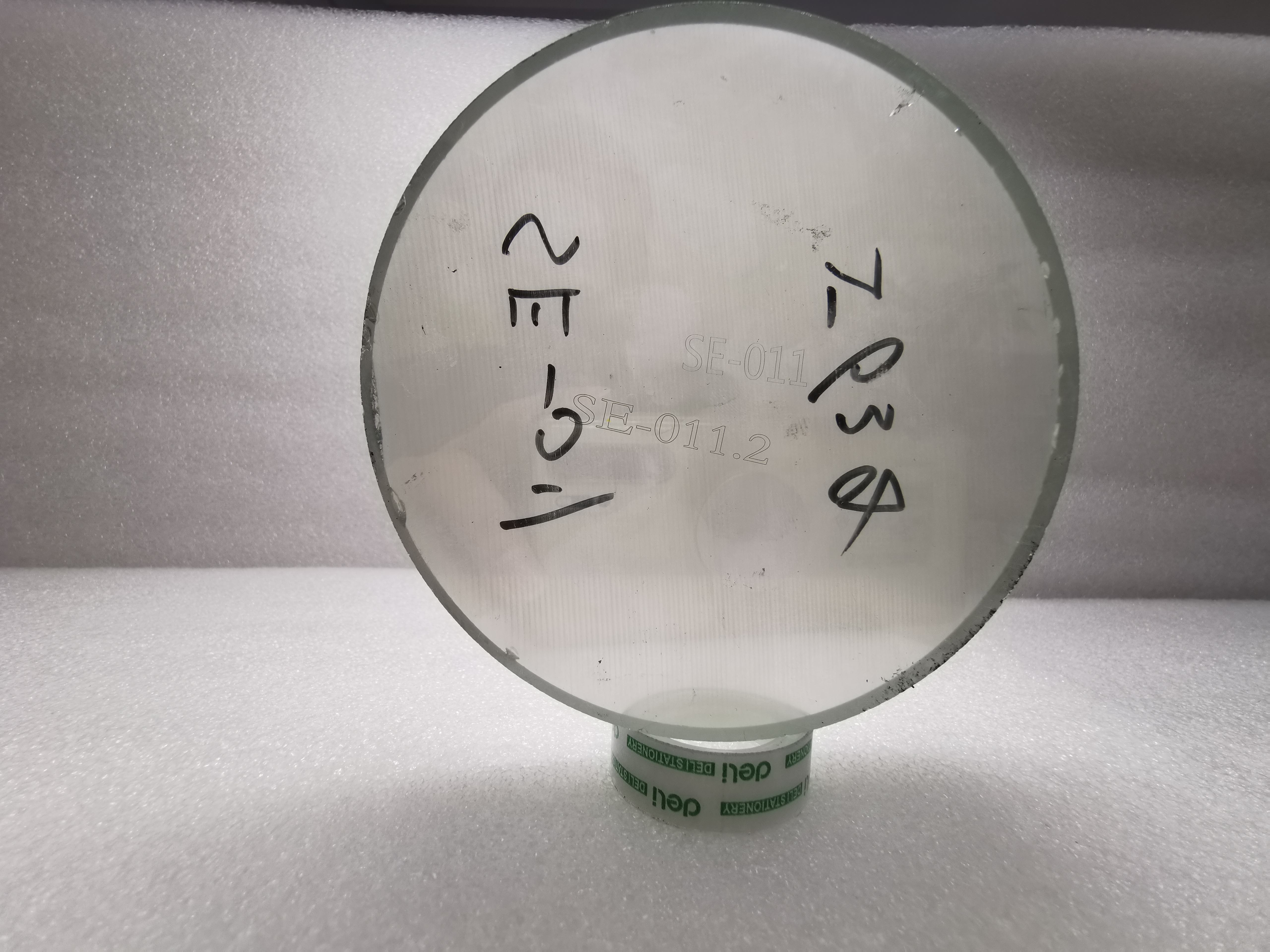 สีเขียวมอสซาไนต์หยาบ