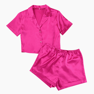 Ensemble TKS d'été tendance : chemise courte et short en soie glacée pour femme - Product Image 4