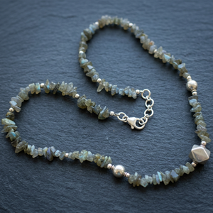 Art Palace Natural Stone Beaded Necklace Vintage Style Everyday Wear Women's Jewelry Green Gray Chips 925 Silver Clasp Rajasthan - Product Image 3