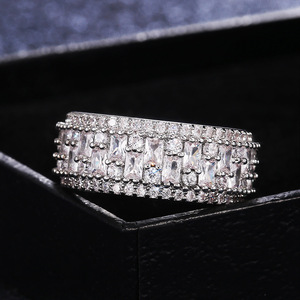 Anello Vintage Rettangolare Irregolare Unisex con Design Scintillante Intarsiato, Gioiello di Moda per Uso Quotidiano - Product Image 3