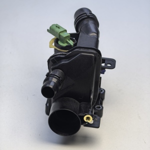 Nuovo Alloggiamento Termostato 9812131480 YL01388380 PA66-GF35 per PEUGEOT 208 2008 308 408 <span class=keywords><strong>CITROEN</strong></span> C4 <span class=keywords><strong>C3</strong></span> 1.2T - Product Image 5