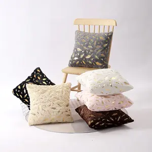 Чехол для подушки из искусственного меха