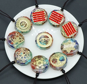 Vente en gros <span class=keywords><strong>symboles</strong></span> <span class=keywords><strong>reiki</strong></span> 7 couleurs pierres de gravier géométrique rond chakra charme hiphop colliers méditation unisexe bijoux cadeau - Product Image 3