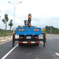Camion grue monté Dongfeng 6-10 tonnes 4x2 avec flèche télescopique, moteur, boîte de vitesses, pompe et moteur pour levage de charges