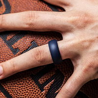 Nouveaux modèles de bagues de mariage en silicone avec logo personnalisé pour hommes vente à chaud