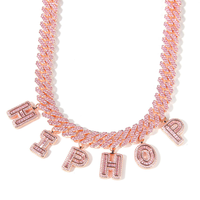 Promotion : Chaîne cubaine rose, Breloques initiales baguette roses, Bracelets de cheville pour femmes avec lettres