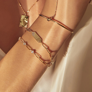สร้อยข้อมือเงิน ROXI รุ่น Simple ชุบทอง 18K ประดับเพชรซิคอนทรงคลิปหนีบกระดาษสำหรับผู้หญิง - Product Image 3