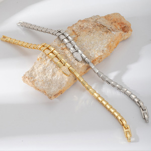 Pulsera de Zirconia con Forma de Serpiente, Diseño Geométrico, Joyería Minimalista para Mujer - Product Image 2