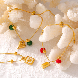 Bracelet romantique français élégant avec éléments géométriques plaqués or 18 carats en agate perlée, bracelet en acier inoxydable - Product Image 6