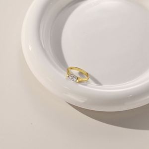Bague de fiançailles Dylam Classic Collection en argent sterling 925, sertie d'un zircon cubique 5A de 1 carat, forme ovale marquise étincelante. - Product Image 5