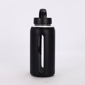Bouteille d'eau de luxe en verre borosilicate de haute qualité 800 ml, sans BPA, anti-fuite, à large ouverture, avec manchon en silicone et couvercle 2-en-1 avec poignée et paille - Product Image 4