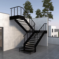 Escalier extérieur industriel en acier inoxydable avec marches en marbre - Écologique et durable pour un usage en appartement