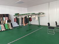 Système de transport électrique automatique de vêtements suspendus pour blanchisserie commerciale
