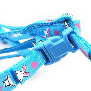 뜨거운 판매 귀여운 토끼 패턴 가죽 끈 및 하네스 세트 옵션 나일론 소재 다채로운 칼라 개를위한 클래식 스타일 인쇄 - Product Image 6