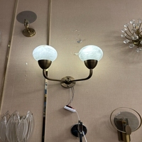 Applique murale moderne en laiton en forme de sablier à 2 globes, abat-jour en albâtre à texture veineuse nuageuse, source lumineuse à économie d'énergie, éclairage doux